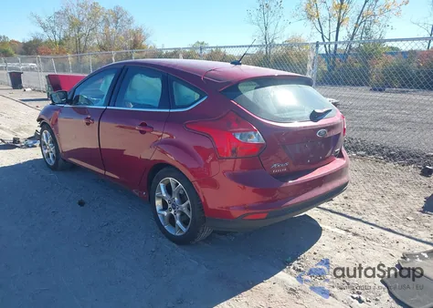 2014 Ford Focus Titanium z USA, uszkodzony, nr VIN 1FADP3N23EL148874